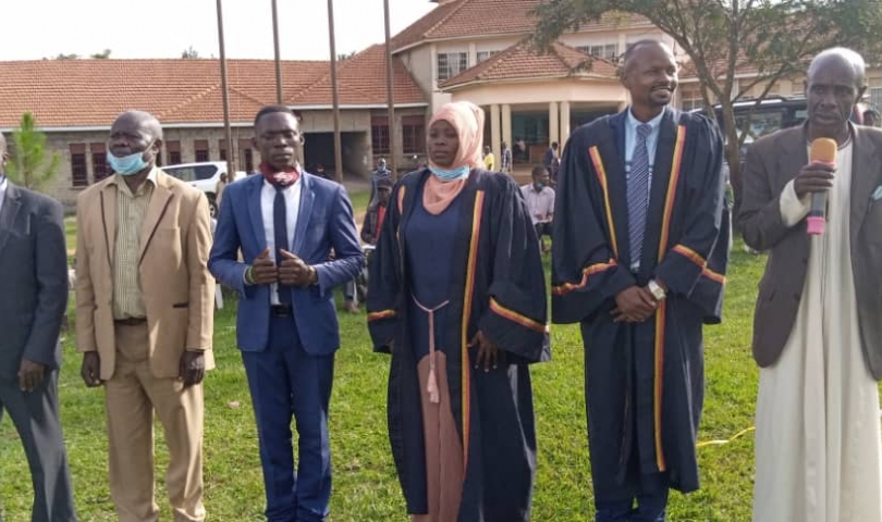 (R-L)District chairperson Hon Ffefeeka Sserubogo, District Speaker-Hon Bulinson Saleh,Deputy Speaker Hon Nakimera & other Executive members after being sworn in